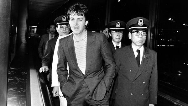 Resultado de imagen para Paul McCartney en una cárcel de Japón