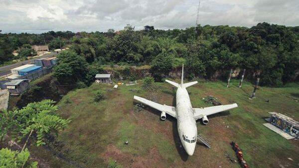 misterioso avion en Bali 1