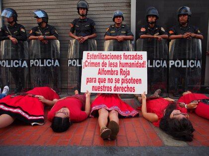 Manifestación por los derechos de las mujeres y contra las esterilizaciones forzadas en Perú (Europa Press)