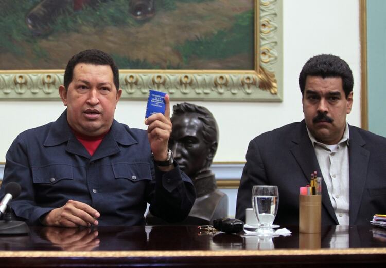 Hugo Chávez eligió a Nicolás Maduro como su sucesor (AP)