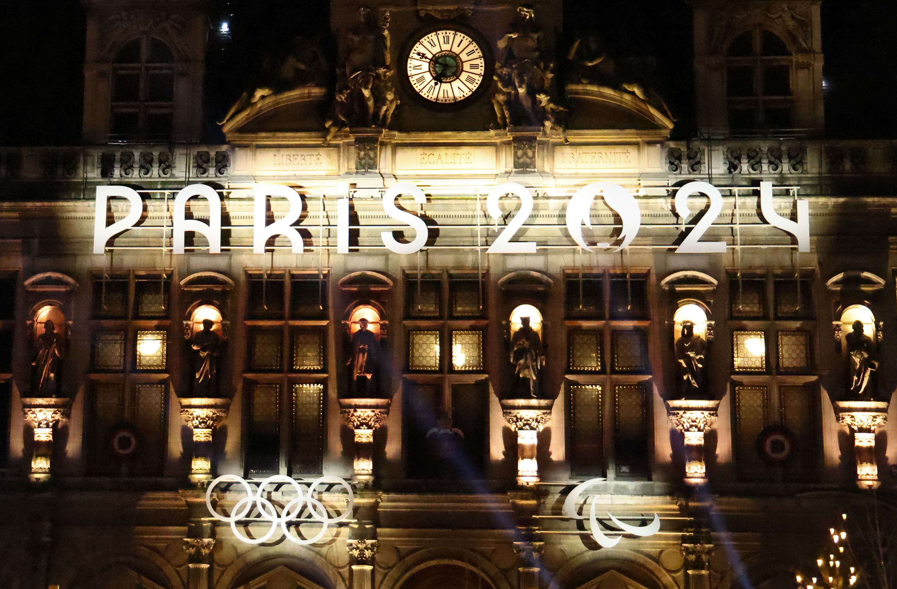 El Ayuntamiento de París decorado por los Juegos Olímpicos 2024. (EFE/EPA/Mohammed Badra) 