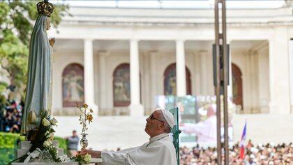 El Papa Francisco canonizó a los pastores Jacinta y Francisco en 2017 (Reuters)