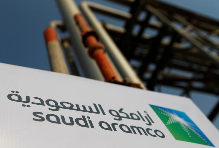 Imagen de archivo del logo de Saudi Aramco en una factoría petrolera en Abqaiq, Arabia Saudita. 12 octubre 2019. REUTERS/Maxim Shemetov