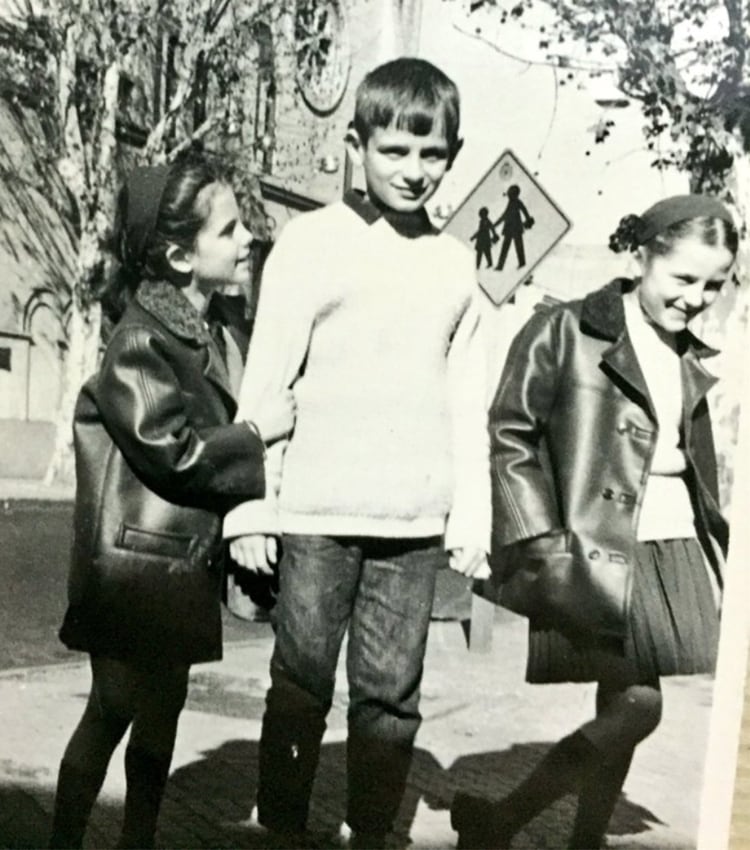 Los hermanos Galotti, en su infancia: Nequi, Marcelo y Lucía (Twitter)