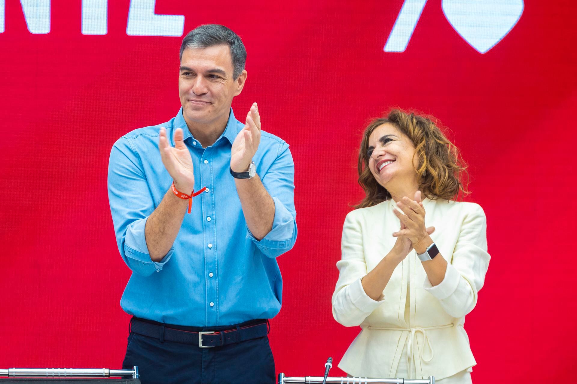 El presidente del Gobierno en funciones, Pedro Sánchez, junto a la ministra de Hacienda, María Jesús Montero, en la reunión de la Comisión Ejecutiva Federal. (Eva Ercolanese/PSOE)