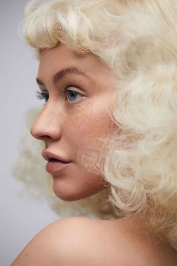 Para la sesiÃ³n de fotos titulada âTransformaciÃ³nâ Christina Aguilera solo utilizÃ³ una peluca rubia (Foto: Paper Magazine)
