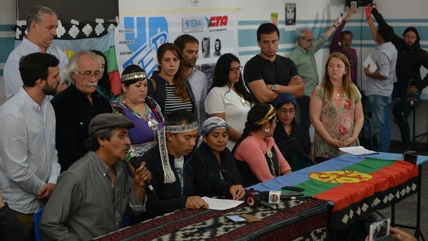 El martes se formó una mesa de diálogo para buscar una solución al conflicto mapuche (Infobae)