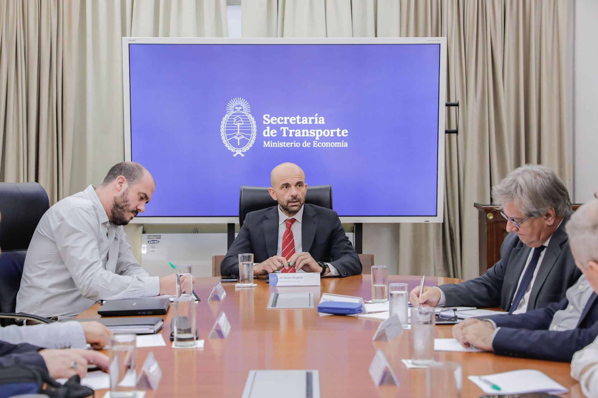 Reunión Secretaría de Transporte y empresas de colectivos