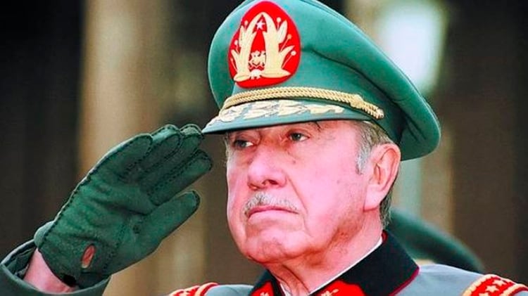 Augusto Pinochet (AP)