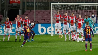 Messi viene de brillar con dos goles ante el Alavés por la liga española (Reuters)