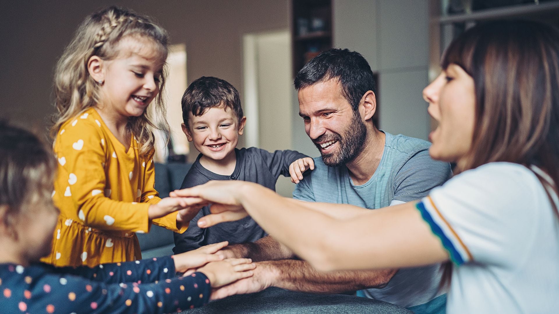 La historia personal de los padres es un pilar fundamental en la formación de los hijos, sean únicos o no (Getty)