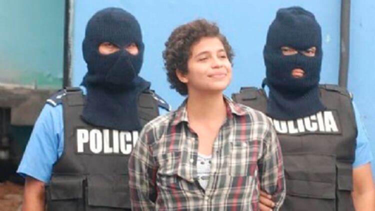 Amaya Coppens, estudiante destacada, presentada como “terrorista” después de participar en la protestas contra Ortega, se encuentra detenida 