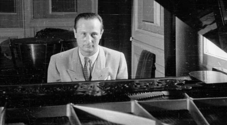 El pianista Wladyslaw Szpilman se escondió en un departamento en el gueto. Luego, escribió su historia que Román Polanski llevó al cine