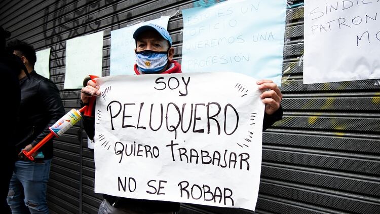 Protesta de peluqueros. Reclaman volver a la actividad, con protocolos sanitarios.