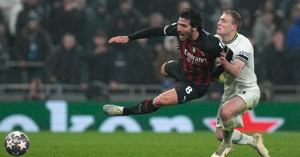 Milan advance by beating Tottenham 0-0 in London