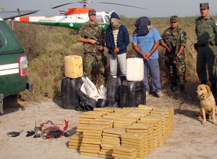 Operativo de Gendarmería: droga que lanzaron desde una avioneta 162