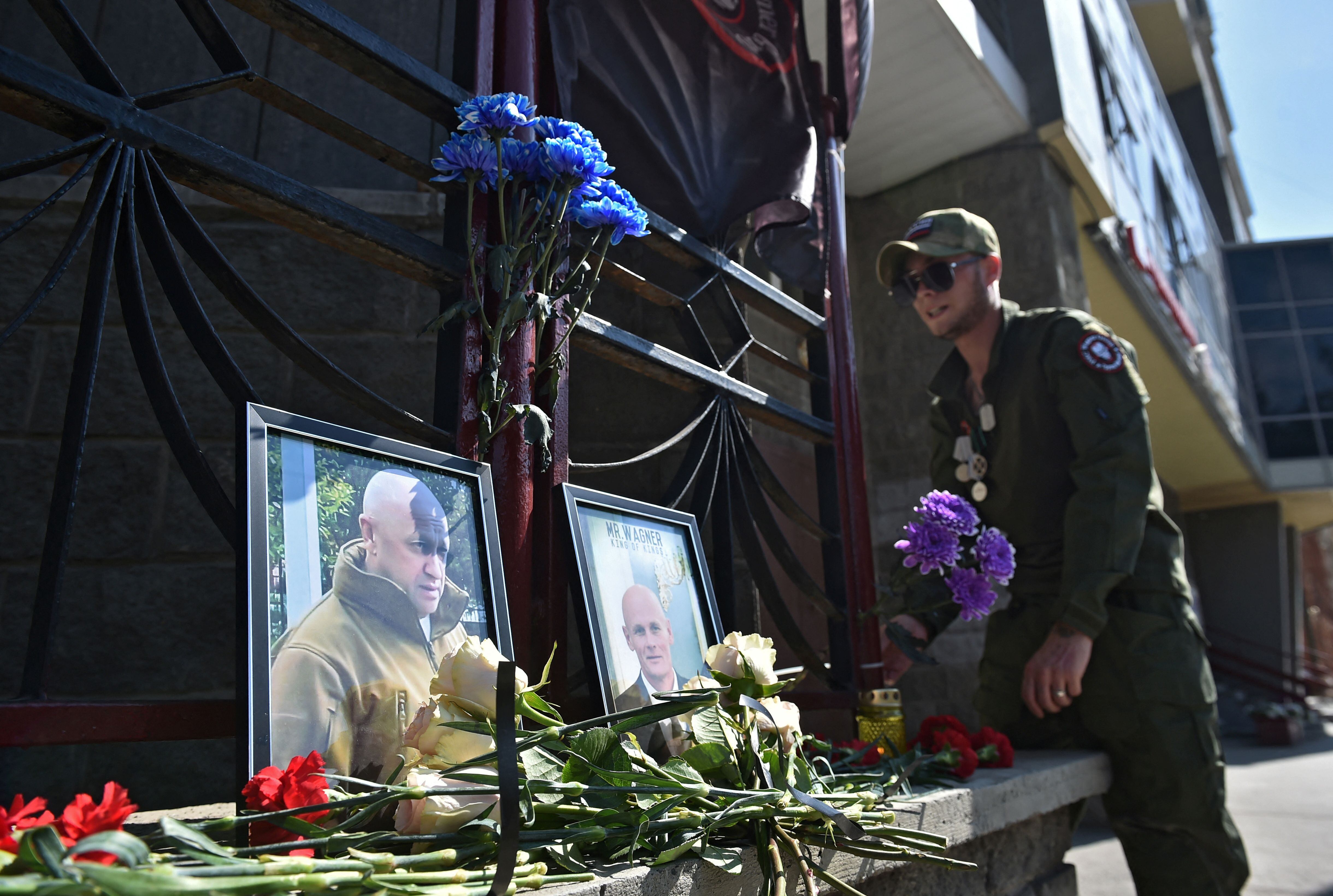 Memorial a Yevgeny Prigozhin y Dmitry Utkin en una sede del Grupo Wagner en Novosibirsk (Reuters)