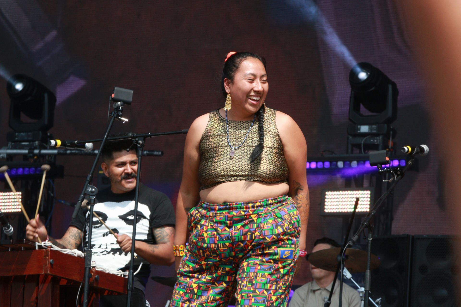 Son Rompe Pera lives Latino