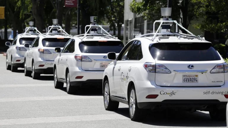 Google anunció que contratará personal para medir el rendimiento de su autos
