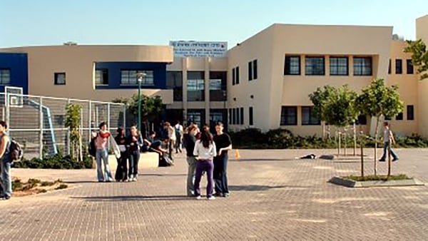 Escuela secundaria de ciencias en Lod, para judíos y árabes