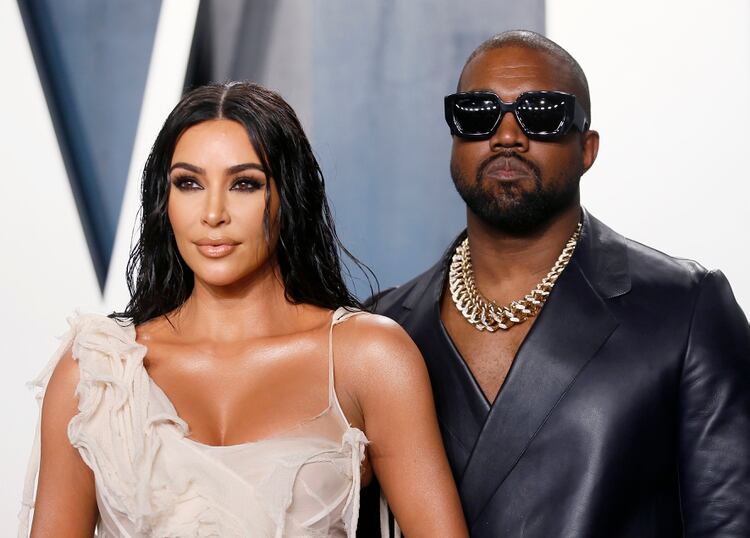 Kim Kardashian y Kanye West asisten a la fiesta de Vanity Fair Oscar en Beverly Hills durante la 92a edición de los Premios de la Academia, en Los Ángeles, California, Estados Unidos., 9 de febrero de 2020 (Reuters)