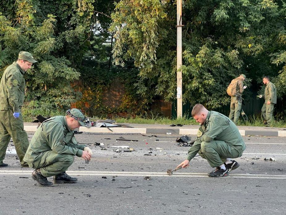 Investigadores trabajan en el lugar de la explosión, en las afueras de Moscú (Reuters)