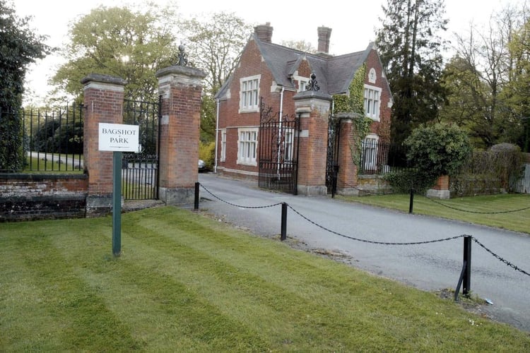Bagshot Park, en Surrey. Allí vive el príncipe Eduardo con su esposa e hijos 