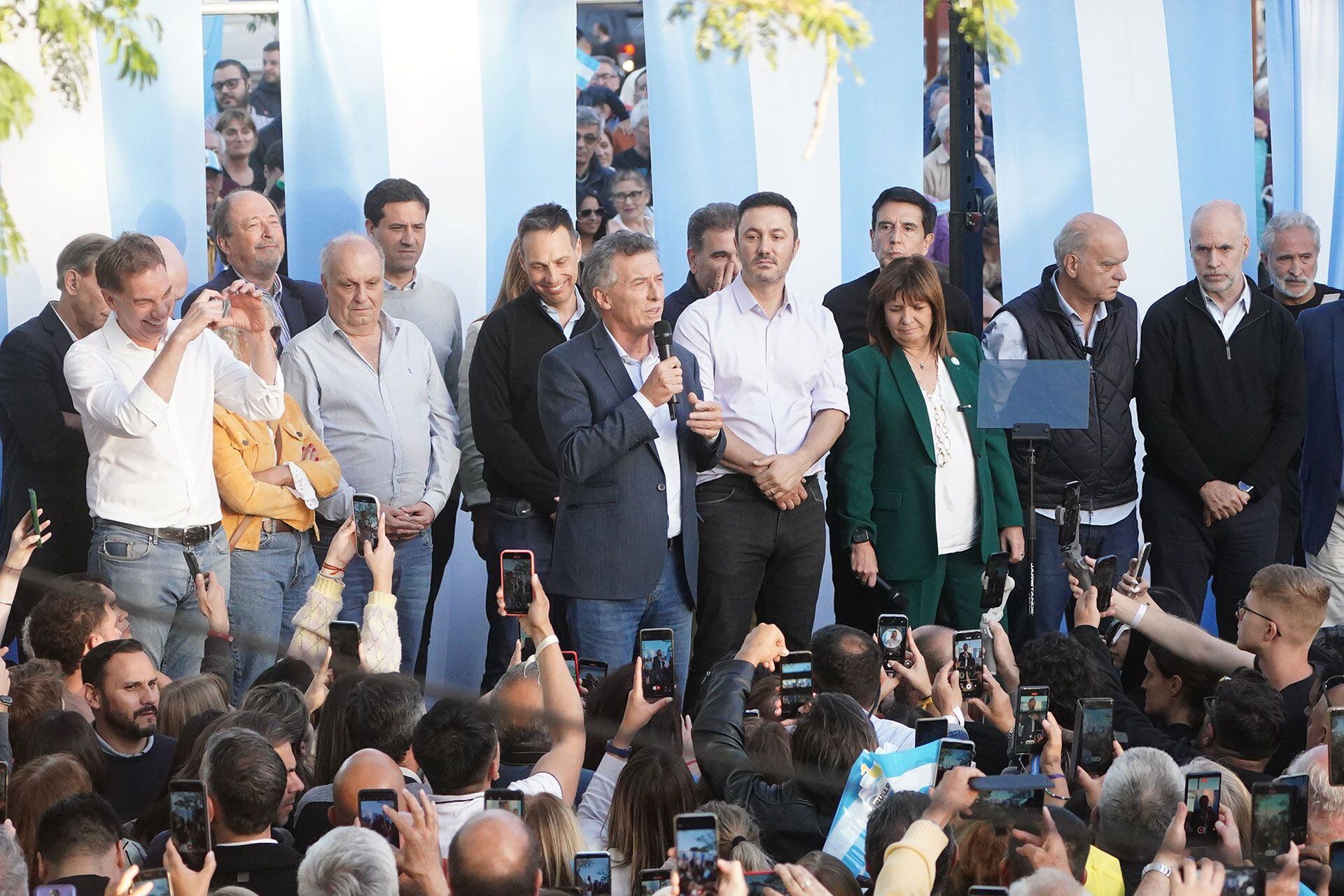 Mauricio Macri habla en el acto, en medio de un escenario que fue una postal de unidad de JxC (Foto Franco Fafasuli)