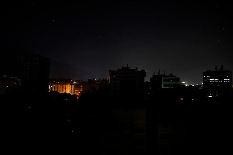 Así se veía Caracas en la madrugada del martes (Juan BARRETO / AFP)