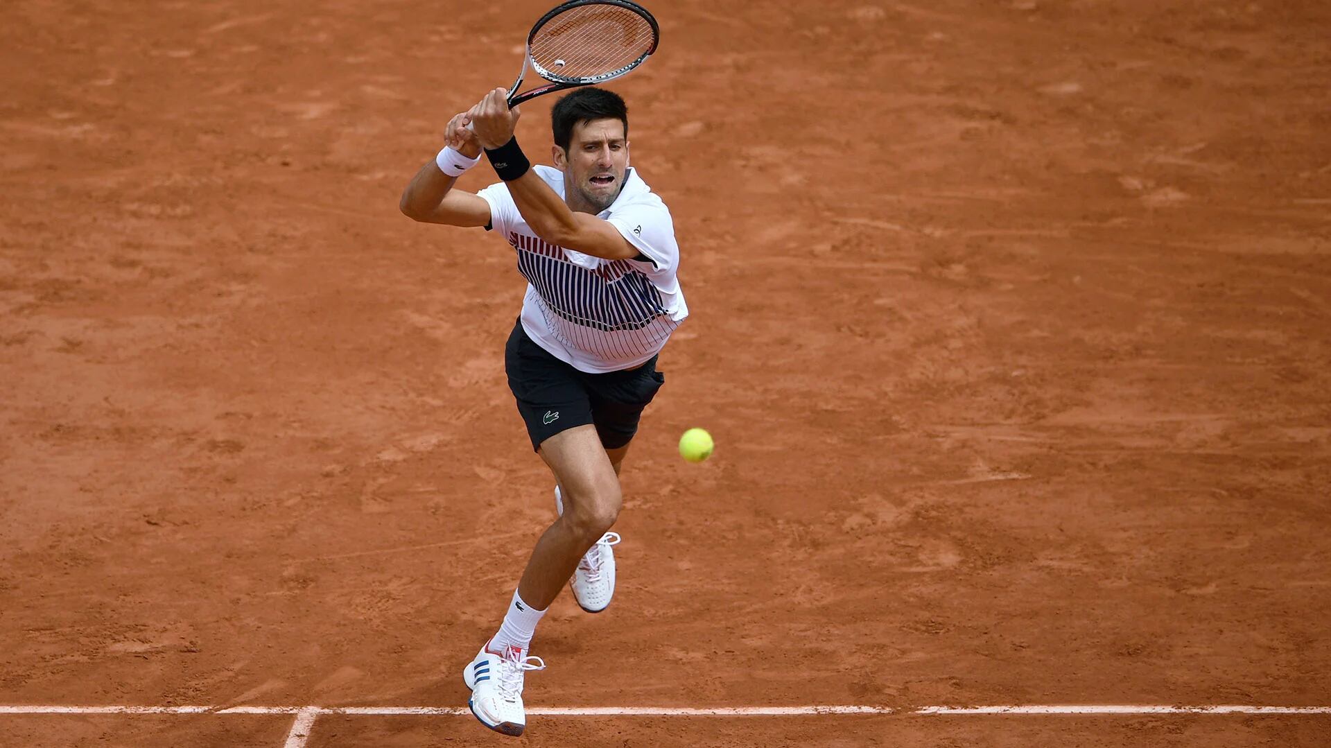 Novak Djokovic, vigente campeón de Roland Garros, quedó eliminado en cuartos de final (AFP)