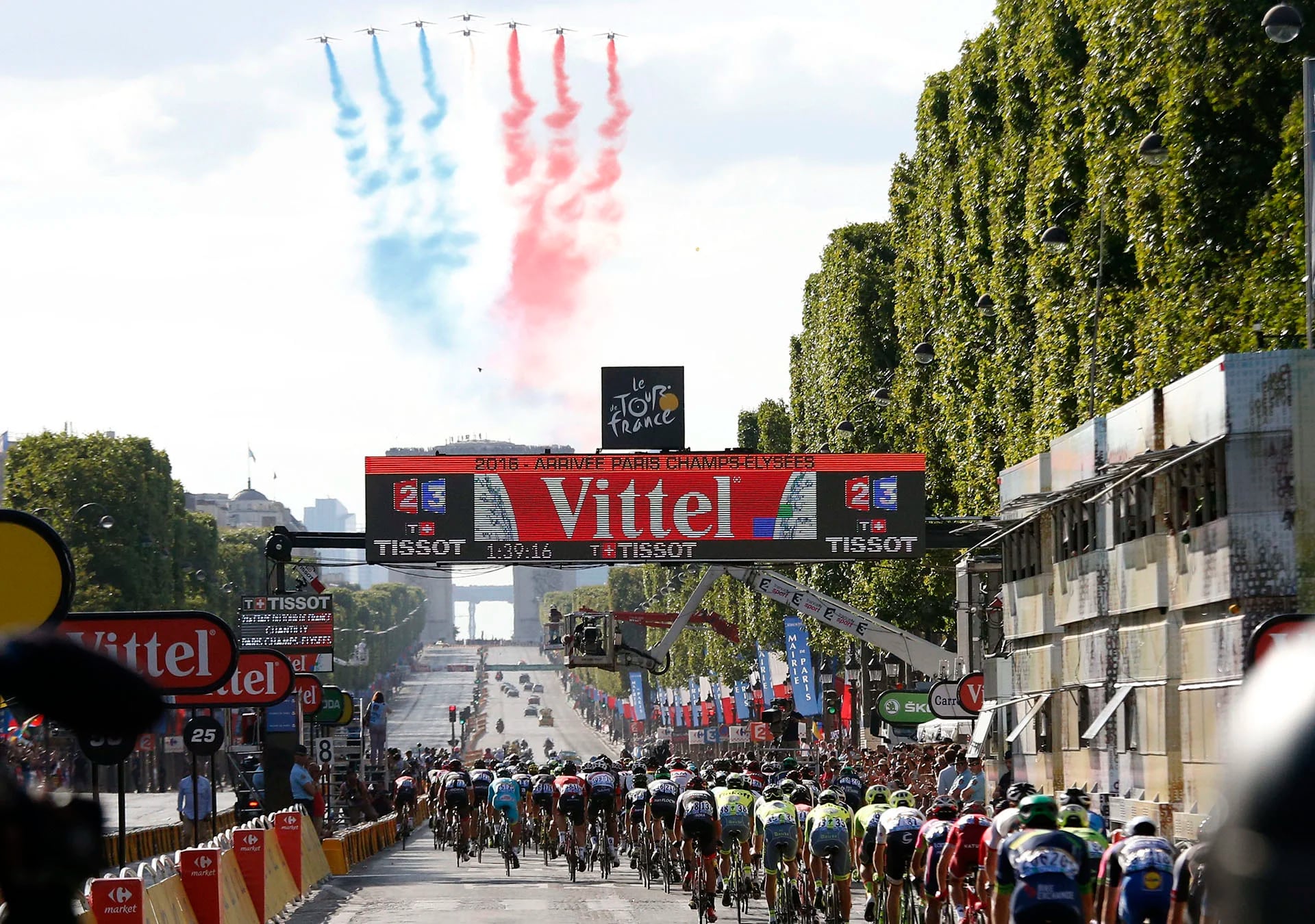 La ciudad de París cerró el Tour de France (EFE)
