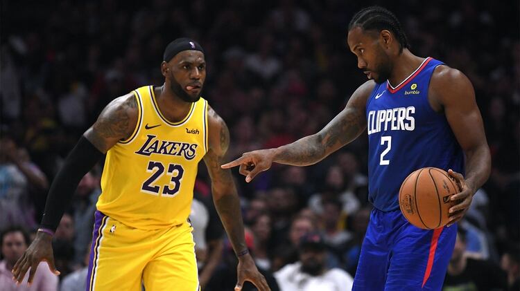 Kawhi Leonard y LeBron James lucharán por ser el MVP de la temporada (Harry How/Getty Images/AFP)