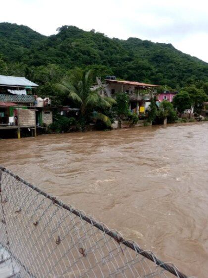 En la comunidad de Yelapa, en Cabo Corrientes, las viviendas fueron afectadas por las inundaciones (Foto: Twitter Protección Civil de Jalisco)