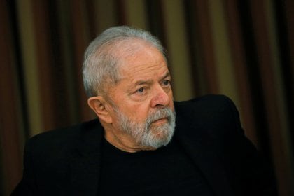 El ex presidente de Brasil, Luiz Inacio Lula da Silva durante una reunión con miembros del Partido de los Trabajadores (PT) en Brasilia (Reuters)