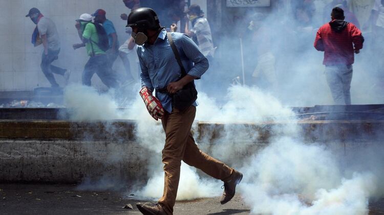 Un manifestante en San Antonio del Tachira, Venezuela, February 23, 2019. (REUTERS/Carlos Eduardo Ramirez)
