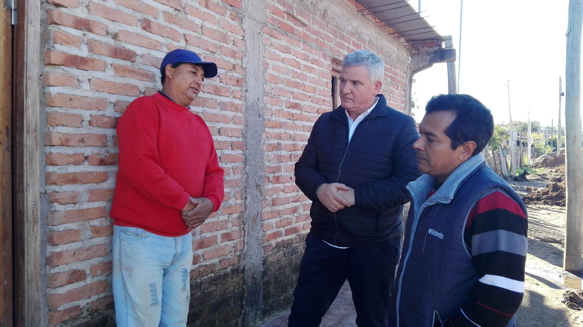 El coordinador del Plan Sarmiento y presidente de PRO en Jujuy, Osmar Monaldi, recorrió la localidad de Santa Clara y conversó con vecinos de la provincia jujeña
