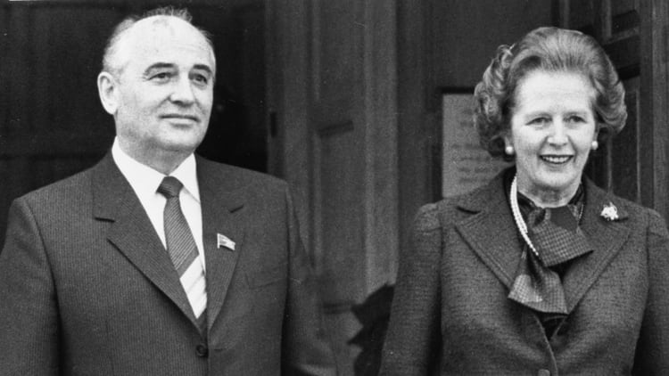 Mijaíl Gorbachev visitó a Margaret Thatcher en 1984, antes de asumir el poder en la URSS al año siguiente. (REUTERS)