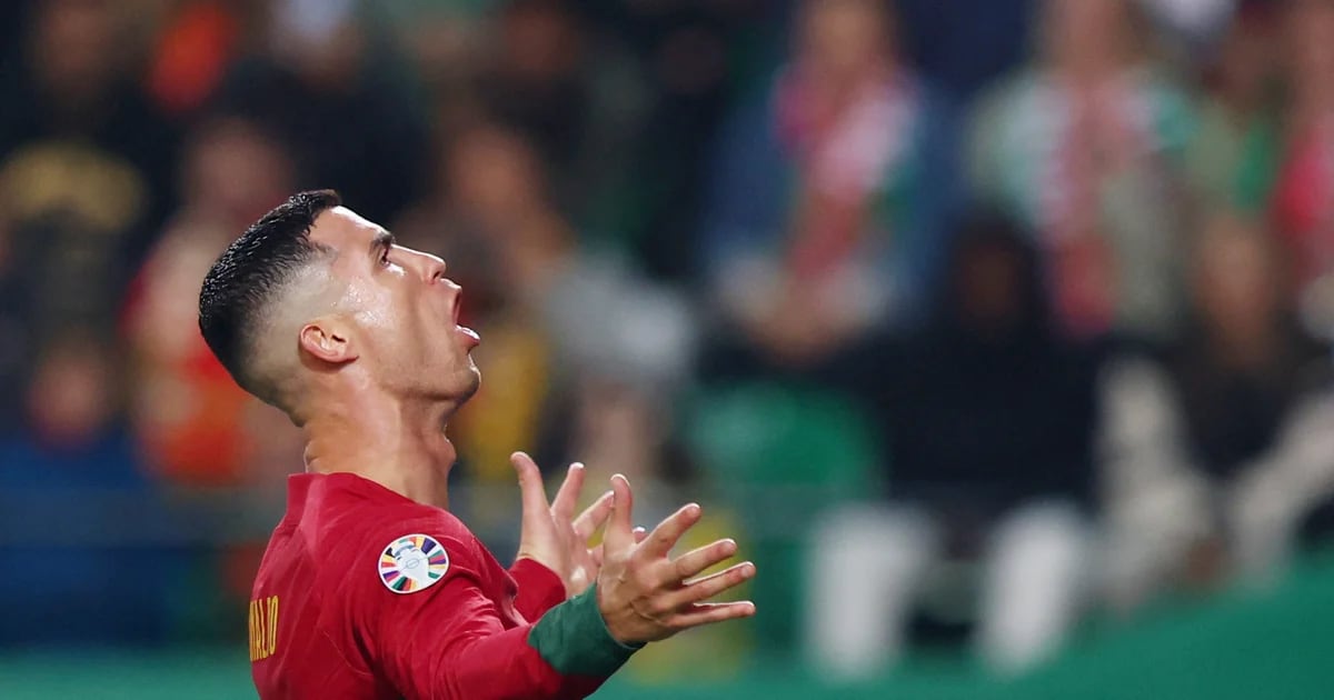 A assistência de Cristiano Ronaldo na vitória de Portugal, que se classificou para a Eurocopa com placar ideal