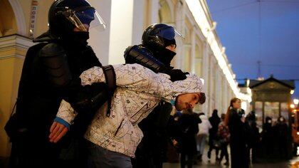 A demonstrator is taken away by law enforcement officers during a rally in support of jailed Russian opposition politician Alexei Navalny in Saint Petersburg, Russia April 21, 2021. REUTERS/Anton Vaganov