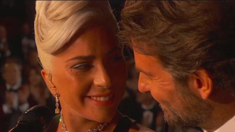 Lady-Gaga-Bradley-Cooper-cantan-en-los-Oscar-21.jpg