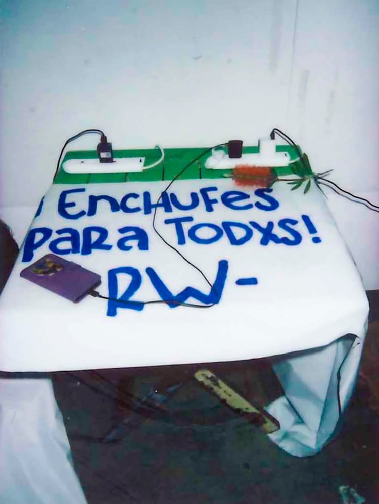 Un cartel con palabra de género neutro 