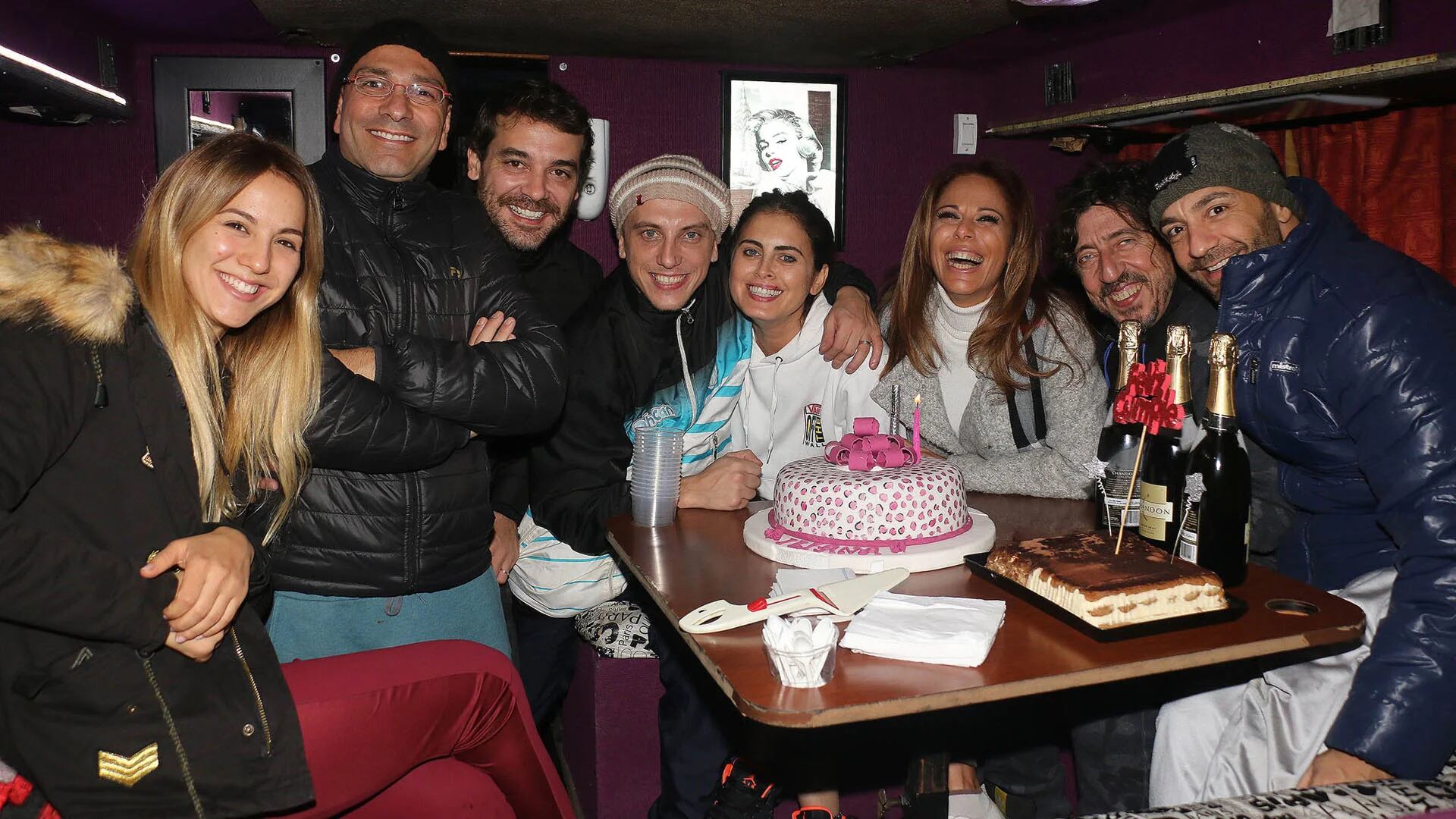 El elenco del espectáculo “Abracadabra” festejó el cumpleaños de Iliana Calabró