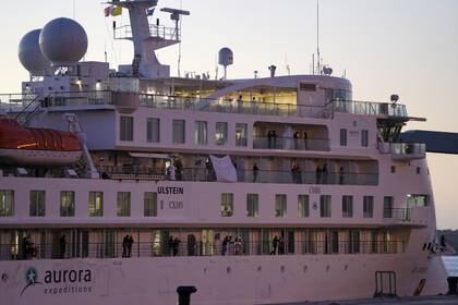 El crucero en su llegada Montevideo.  REUTERS/Mariana Greif/File Photo