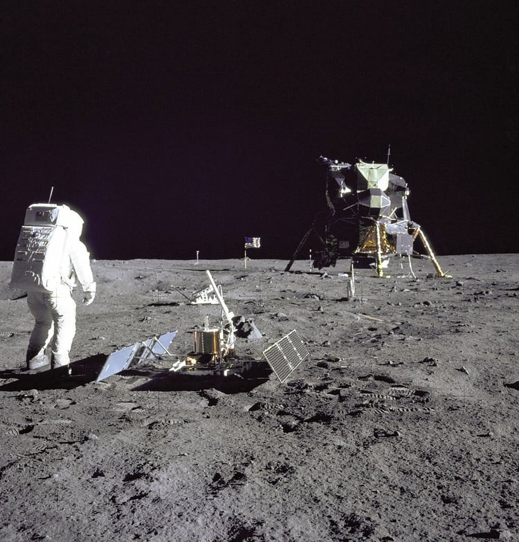 Fotografía cedida por la NASA donde aparece el piloto del módulo lunar, el astronauta Aldrin durante una actividad extravehicular en la superficie de la luna. EFE/NASA/SOLO USO EDITORIAL/NO VENTAS