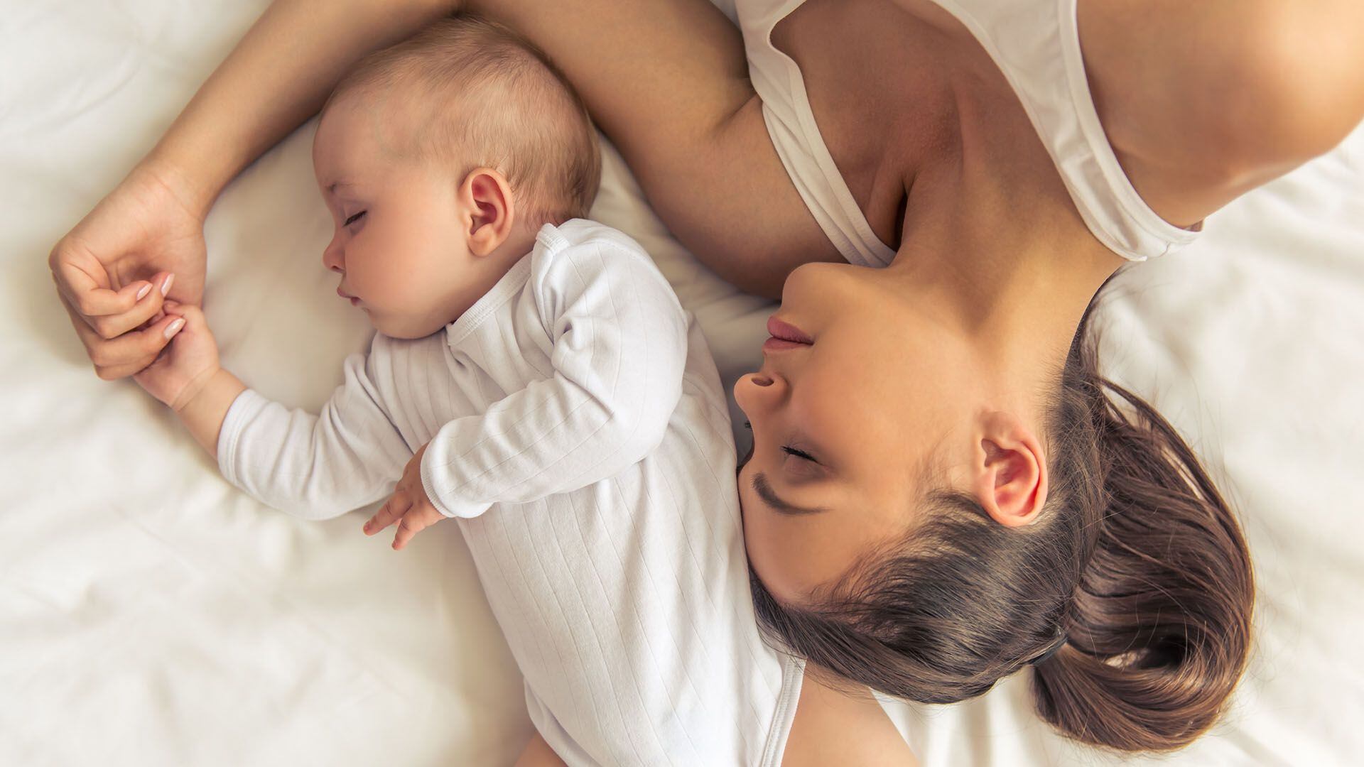 Junto con la alimentación, la rutina de sueño de los hijos es otro de los temas que más preocupa a las madres (Getty)