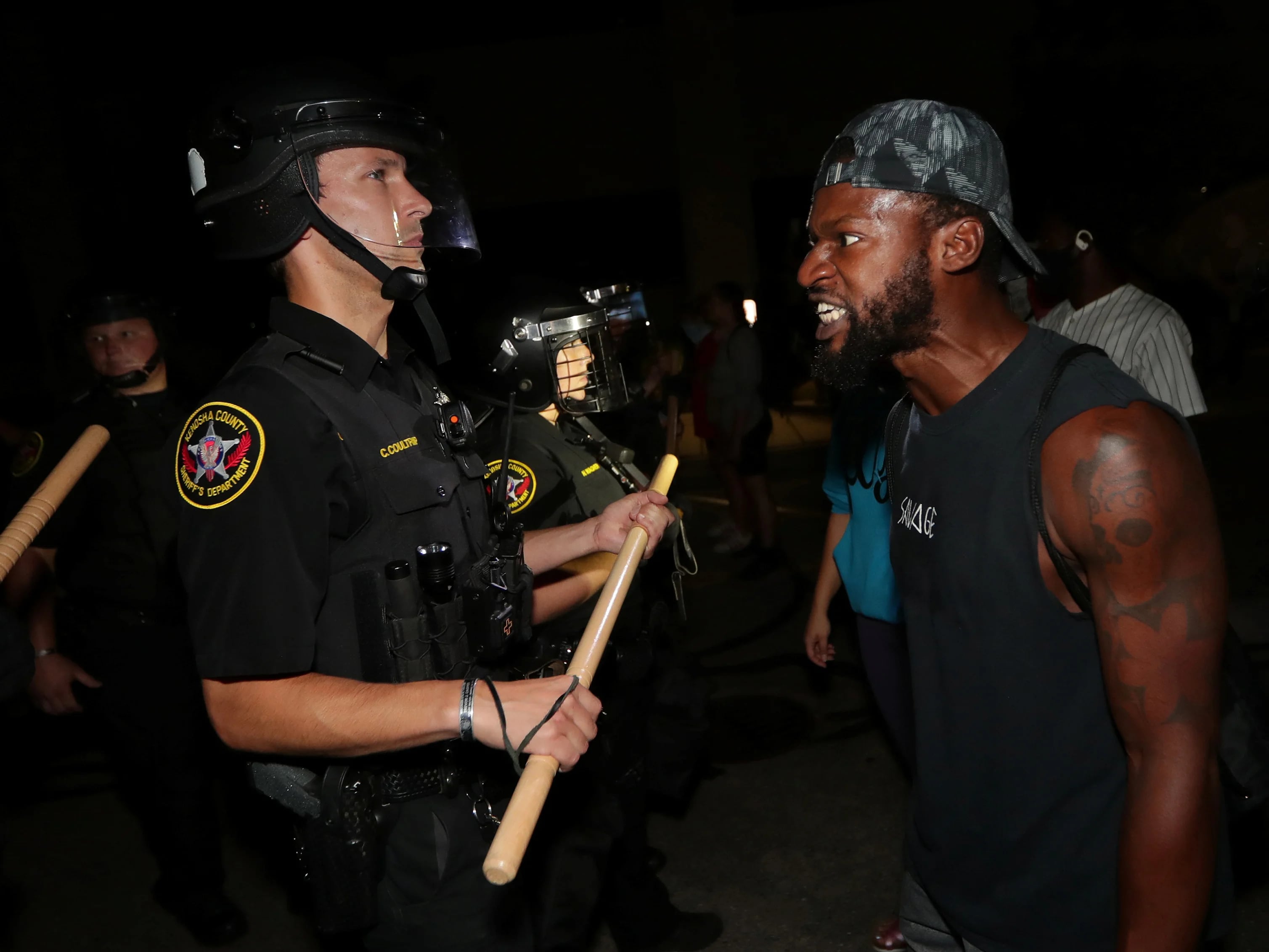 Protestas en Kenosha, Wisconsin, la noche del domingo (Mike De Sisti/Milwaukee Journal Sentinel via USA TODAY via REUTERS)