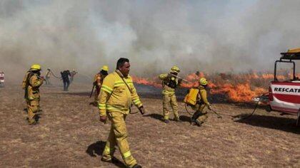 A raíz de los incendios hubo una enorme cantidad de daños materiales (Gentileza Prensa Bomberos Voluntarios Córdoba)