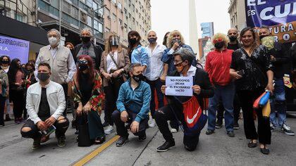 Participaron de la marcha Nicolás Scarpino, Georgina Barbarossa, Guillermo Marín, Luis Brandoni, Beto César, entre otros (Foto: NA)