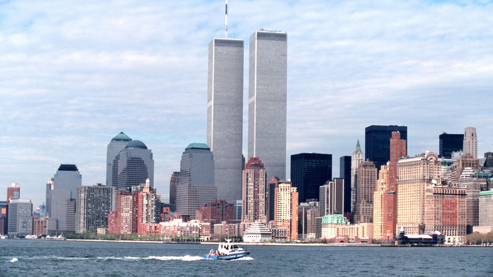 Así lucían las Torres Gemelas en pie, parte de todas las postales de Nueva York antes del atentado (Foto de Brooks Kraft/Corbis Sygma)