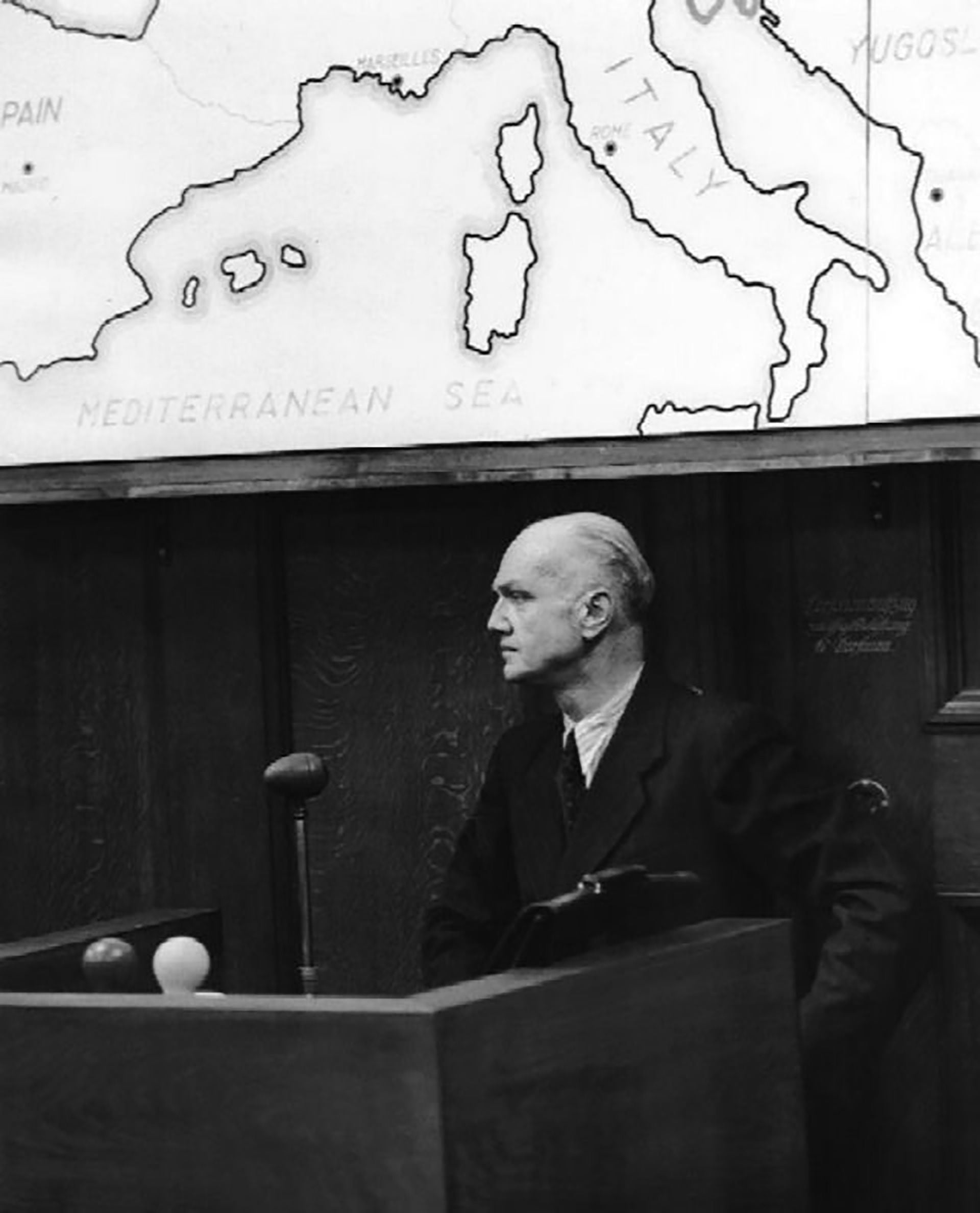 Erwin von Lahousen, un general del ejército alemán que se oponía a Hitler, declaró en el Juicio de Núrembarg y desentrañó las mentiras con que los nazis dieron comienzo a la Segunda Guerra Mundial (Grosby)
